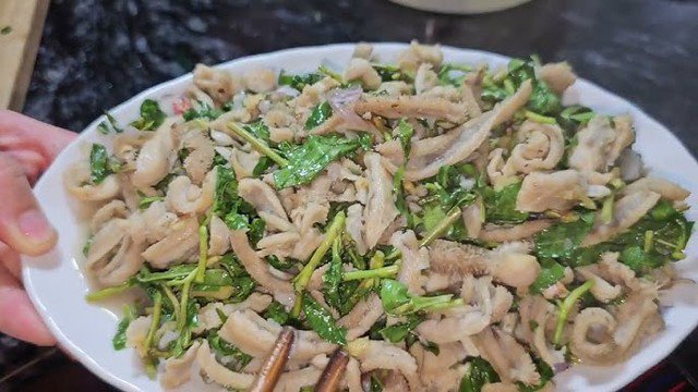 Dạ dày xào rau răm hấp dẫn