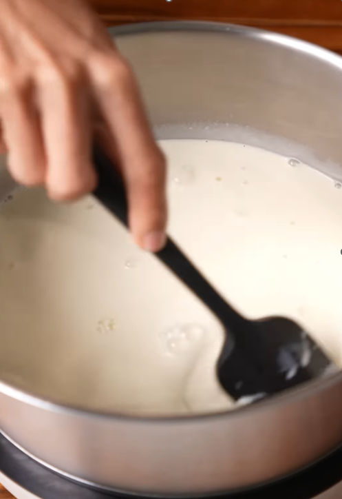 Khuấy đều các nguyên liệu (nguồn: Internet)