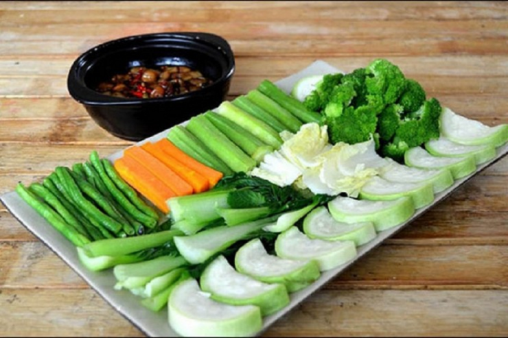 Luộc rau cứ cho thêm thứ này vào nồi, xanh mướt thơm ngon hết ý chuẩn nhà hàng - 1