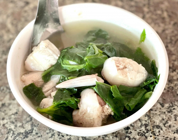 Món canh rau bầu đất với cá khoai. Ảnh: Hòa Cá