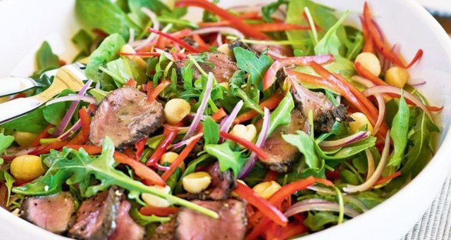 Salad trộn hạt macca ăn mát và bổ dưỡng