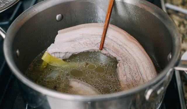 9 bí quyết giúp thịt luộc trắng đẹp, không bị thâm đen, đạt chuẩn như ngoài hàng - 8