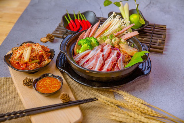 Lẩu thái với xương lưỡi liềm