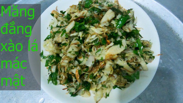 Măng xào lá mắc mật