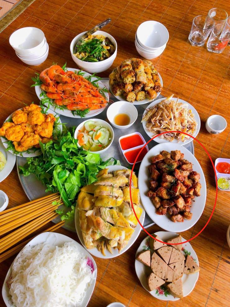 Thịt nướng là món ăn quen thuộc thường xuất hiện trong mâm cỗ truyền thống của nhiều gia đình ở Thủy Nguyên