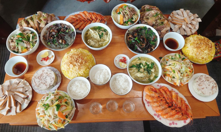 Mâm cỗ của người Thủy Nguyên thường được bày biện thịnh soạn