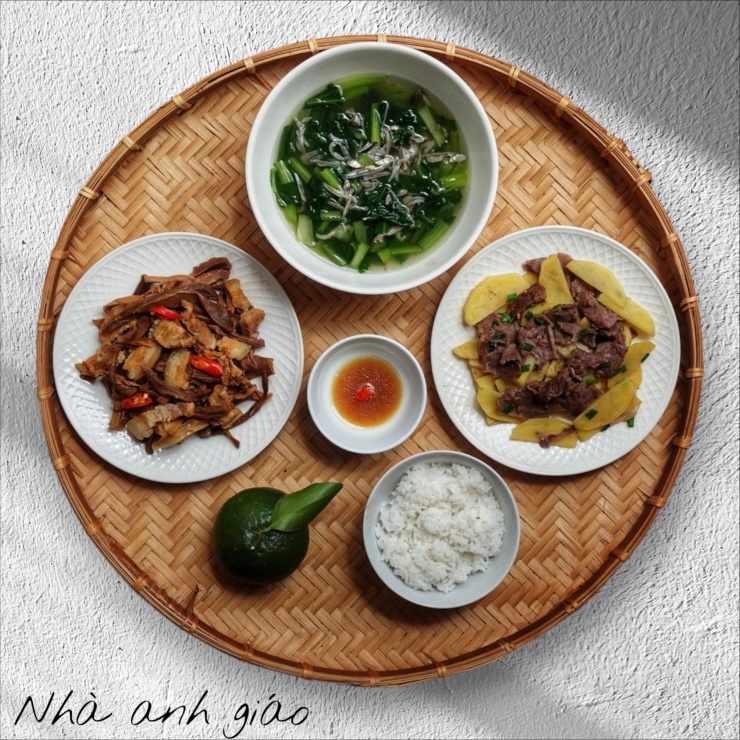 Mâm cơm ngon miệng của người sống một mình ở Đà Lạt.