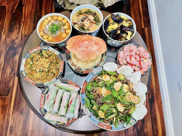 Mâm cơm Việt đơn giản nhưng đầy yêu thương của gia đình diễn viên nổi tiếng giữa nước ngoài - 5