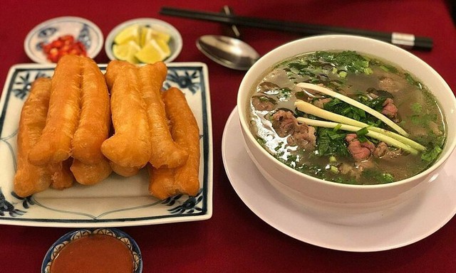 Có Nên Kết Hợp Quẩy Khi Ăn Phở? Câu Chuyện Thú Vị Đằng Sau Thói Quen Này - 1