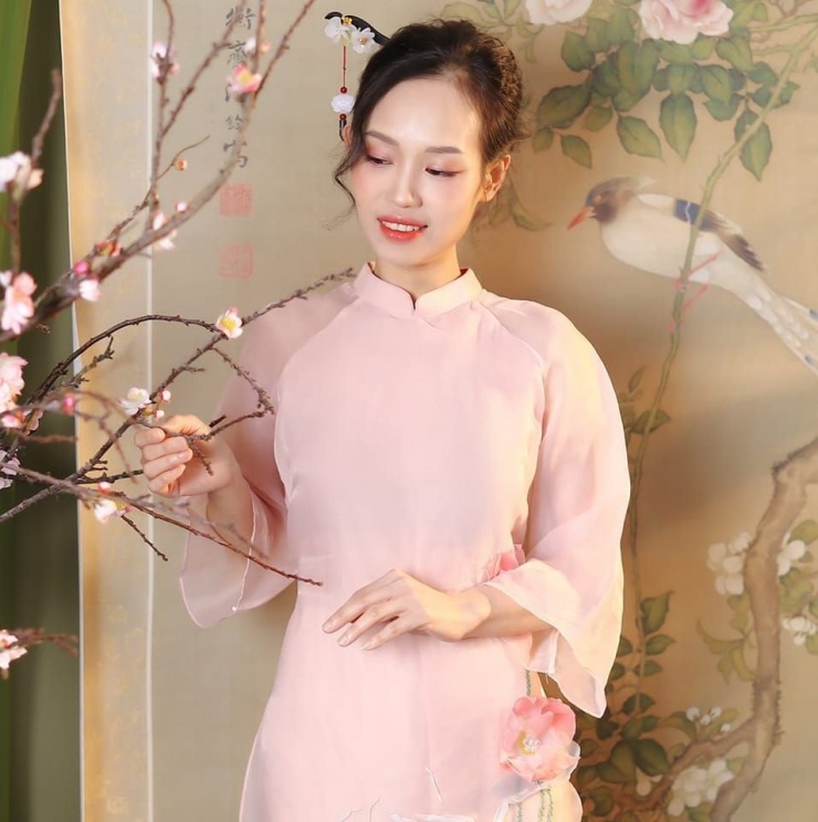 Chị Hương yêu thích nấu nướng và sáng tạo. Ảnh: NVCC