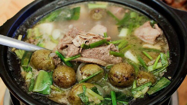 Với hương vị chua thanh, béo ngậy và sự hòa quyện của các loại rau thơm, vịt om sấu chắc chắn sẽ được nhiều người yêu thích trong dịp nghỉ lễ.