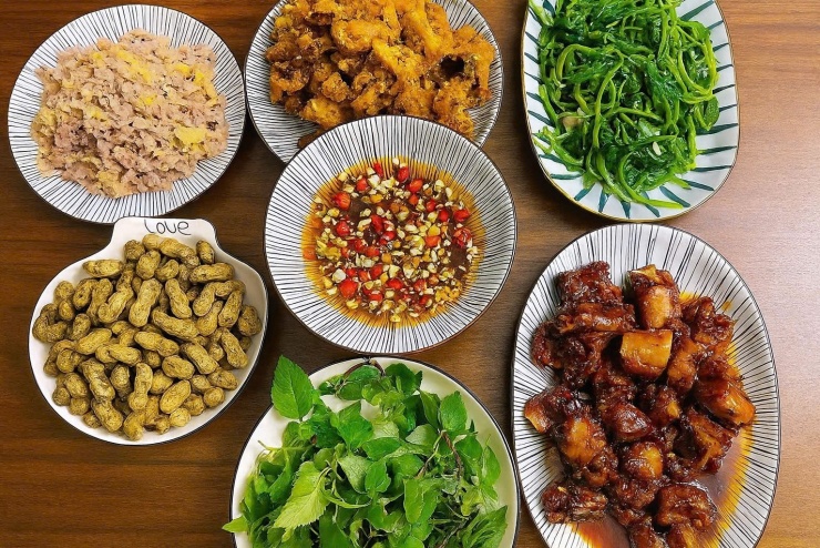 Bữa cơm ngon lành mùa thu tăng sức đề kháng cho người già.