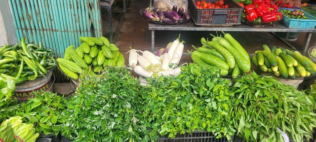 Củ cải là một trong những rau củ tốt trong mùa thu. Ảnh chụp tại sạp rau của chị Thu