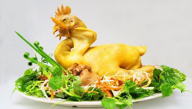 Gà luộc là món không thể thiếu trong mâm cỗ cúng. Ảnh internet