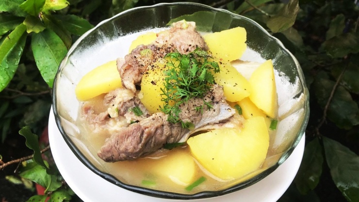 Khoai tây hầm xương bổ thận, ích tinh.