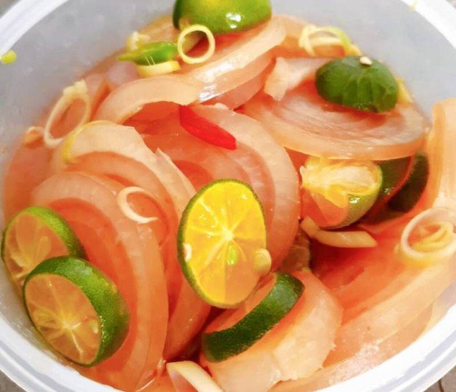 Món bì lợn ngâm sả tắc