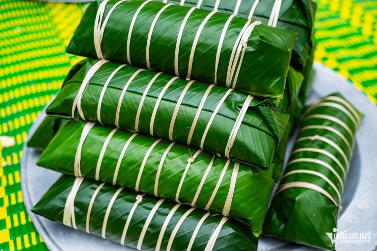 Những chiếc bánh được gói đều tay, thể hiện sự khéo léo của người thực hiện