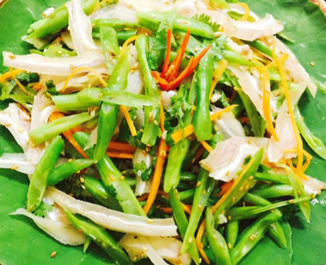 Gỏi đậu cô ve tai lợn