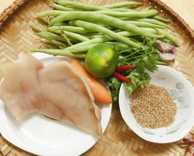 Gỏi đậu cô ve tai lợn