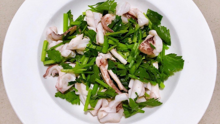 Mực bạch tuộc xào cần tây