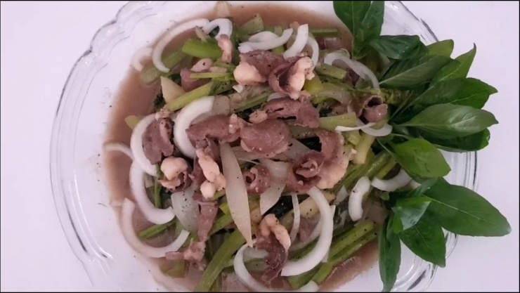 Tim bò xào cần tây