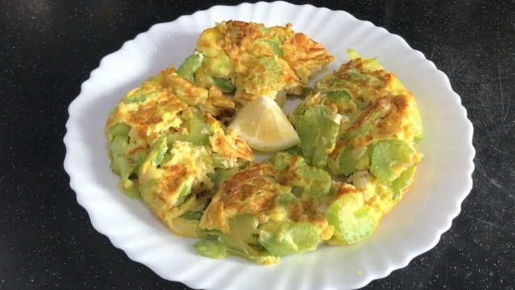 Cần tây xào trứng