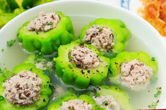 Canh khổ qua nhồi thịt và nấm mèo