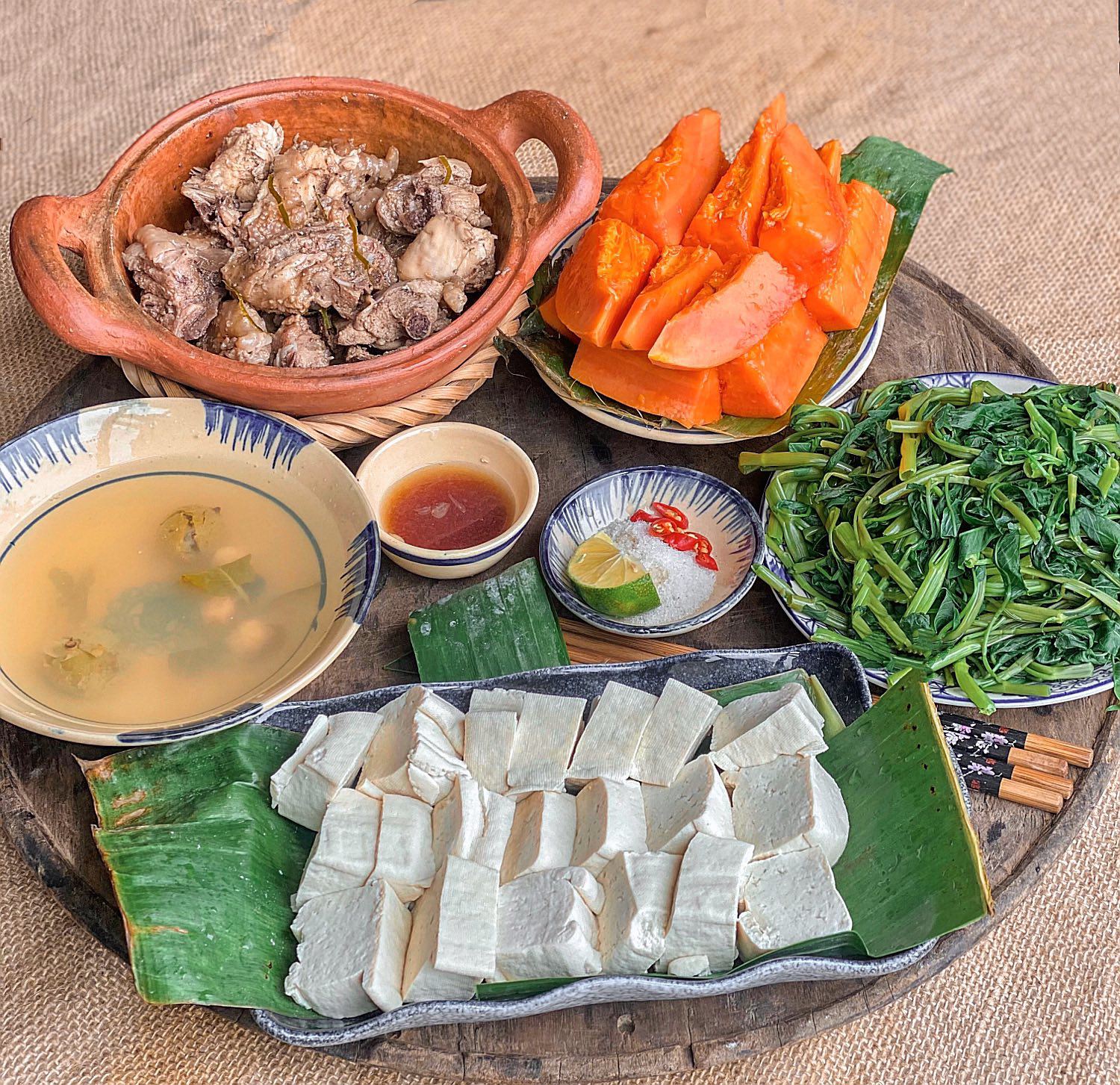 Gà rang lá chanh - Rau muống luộc - Đậu phụ hấp