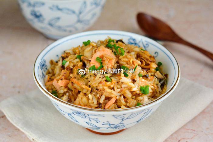 Cơm Nấu Với Cá Hồi và Sò Điệp