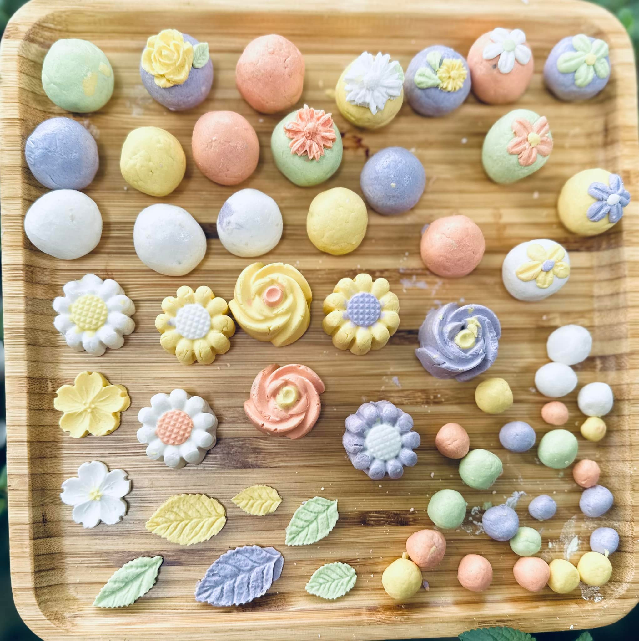 Ngoài bánh trôi trắng tròn, mâm cúng Tết Hàn thực của các chị em còn rất đa dạng và đẹp mắt - 2