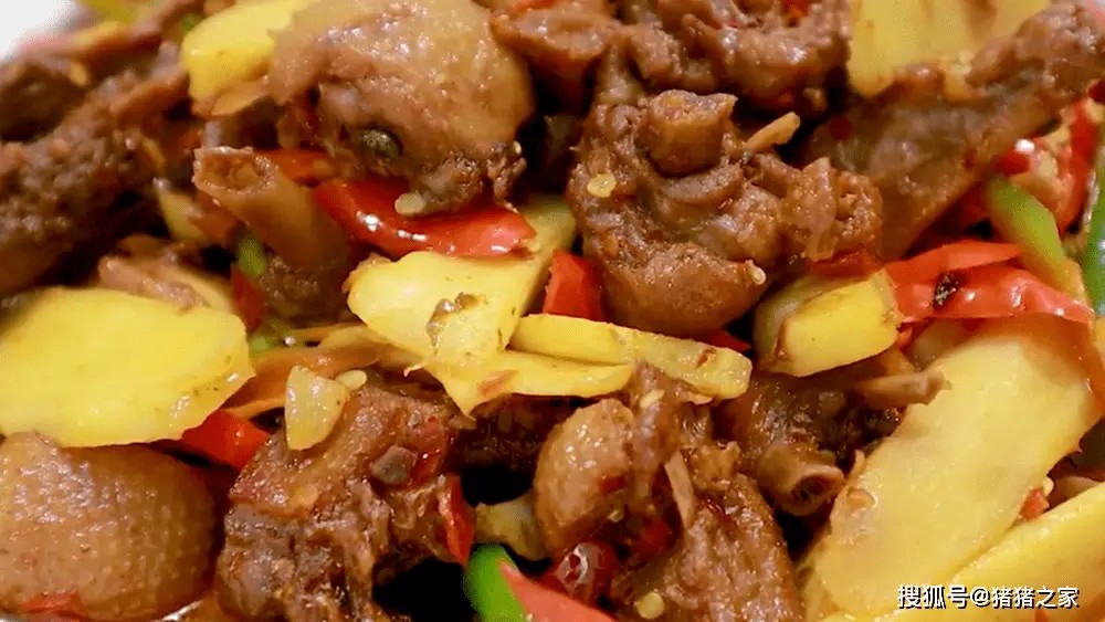 Nêm nếm gia vị để tạo hương vị hoàn hảo cho món ăn.