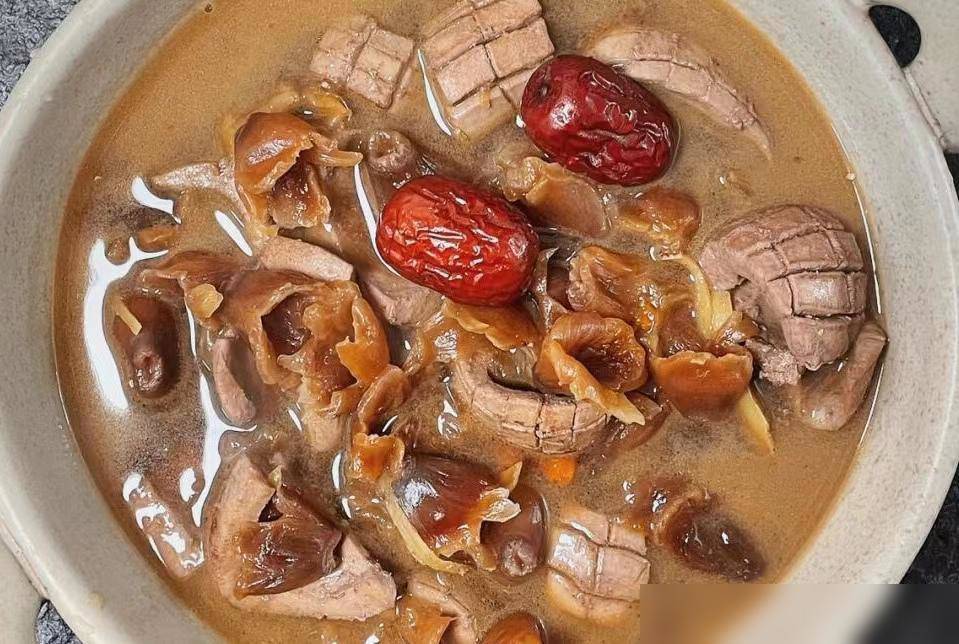 Canh cật heo long nhãn