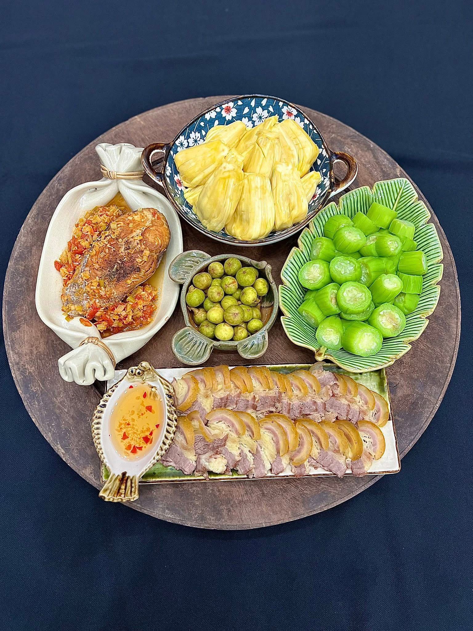 Cá thu sốt sả - Bắp bê luộc - Mướp luộc