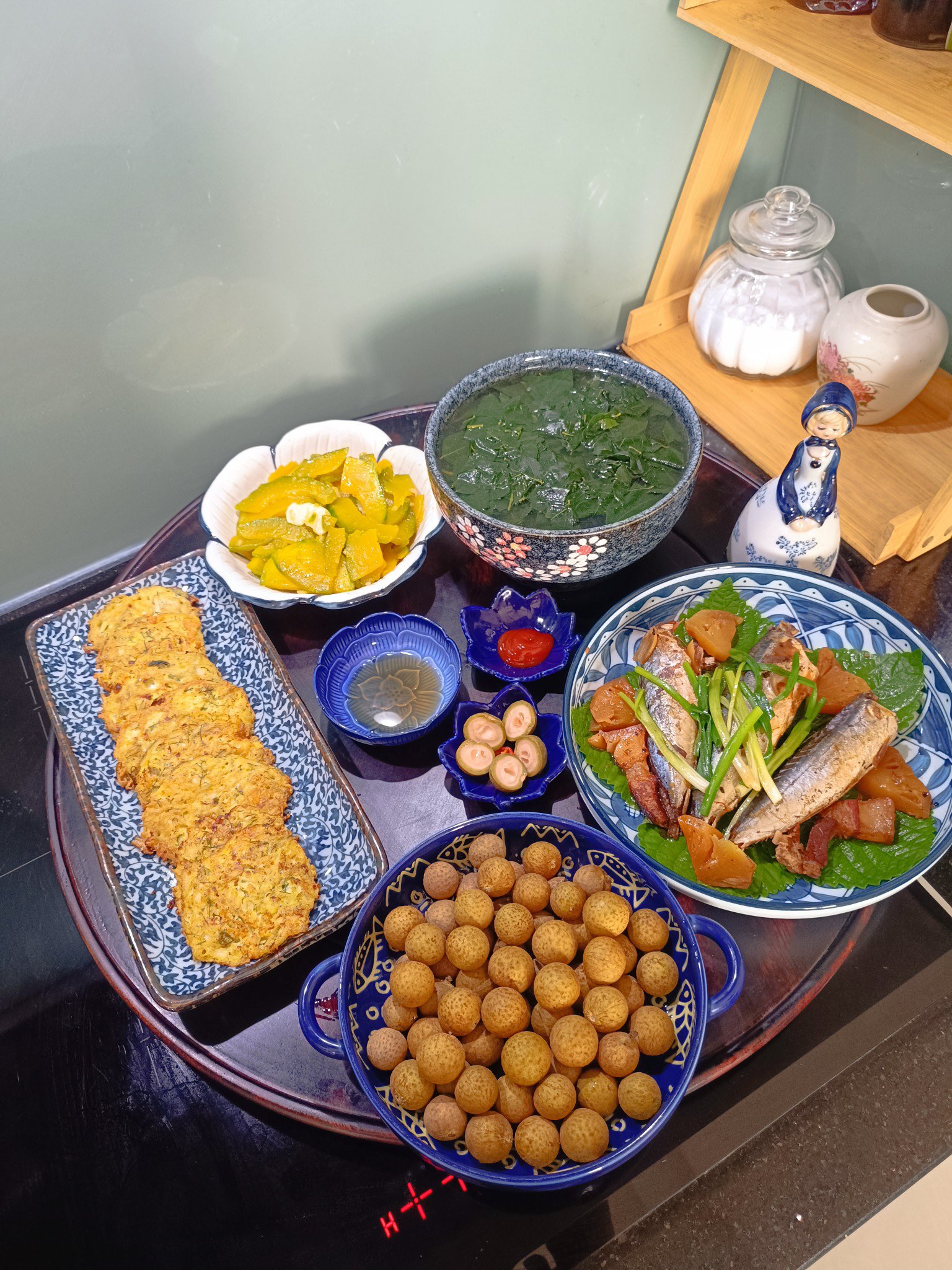 Canh rau ngót - Bí ngô non xào tỏi - Chả trứng thịt - Cá nục kho dứa