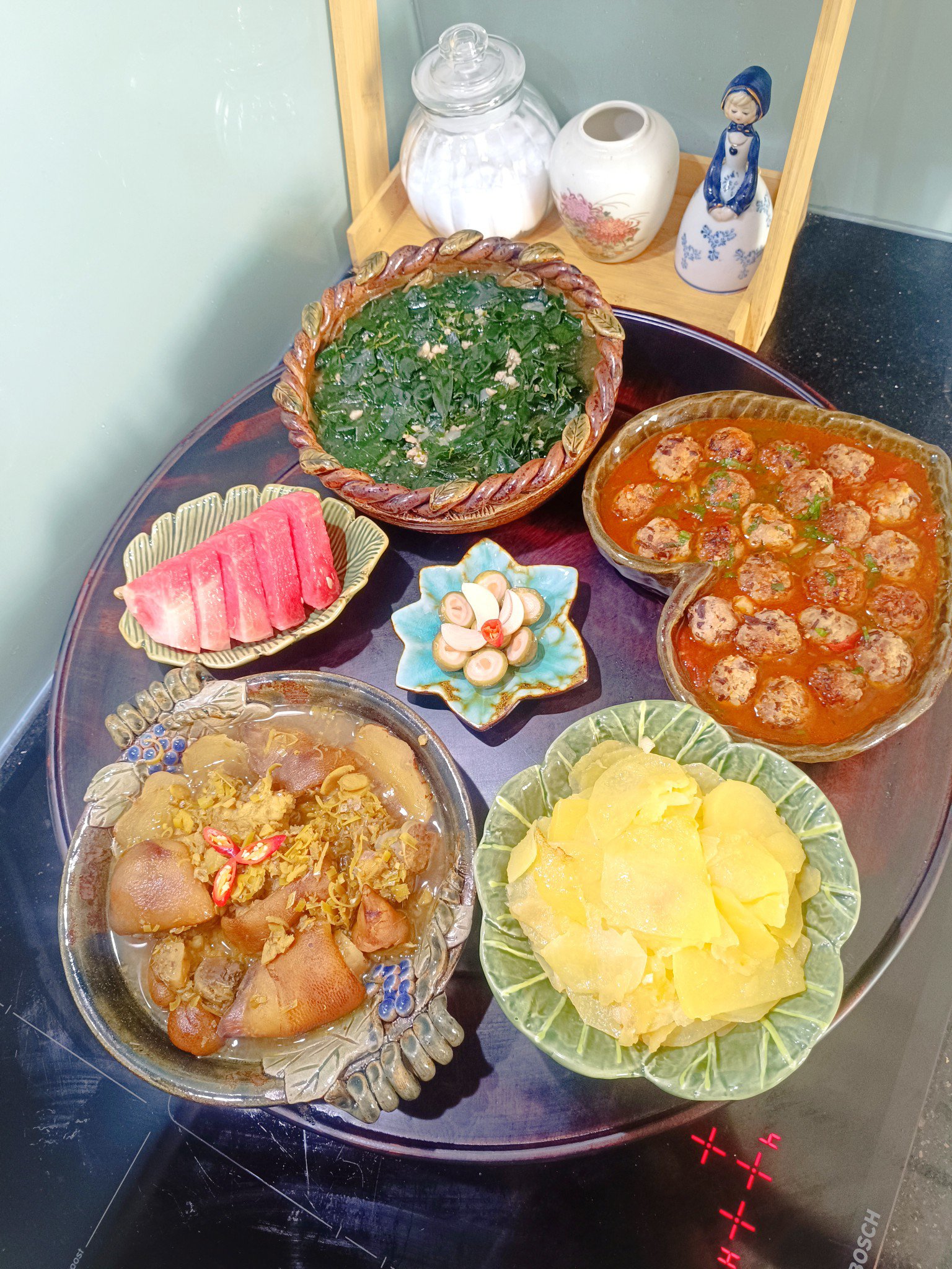 Canh rau ngót thịt bằm - Thịt viên sốt cà chua - Khoai tây xào - Thịt chân giò nấu giả cầy