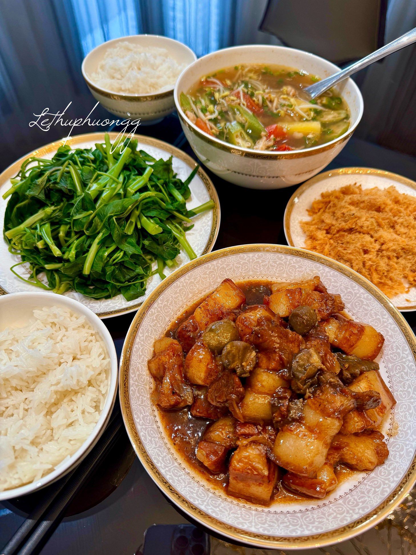 Ba chỉ kho sấu - Chả ruốc - Rau muống luộc - Canh chua