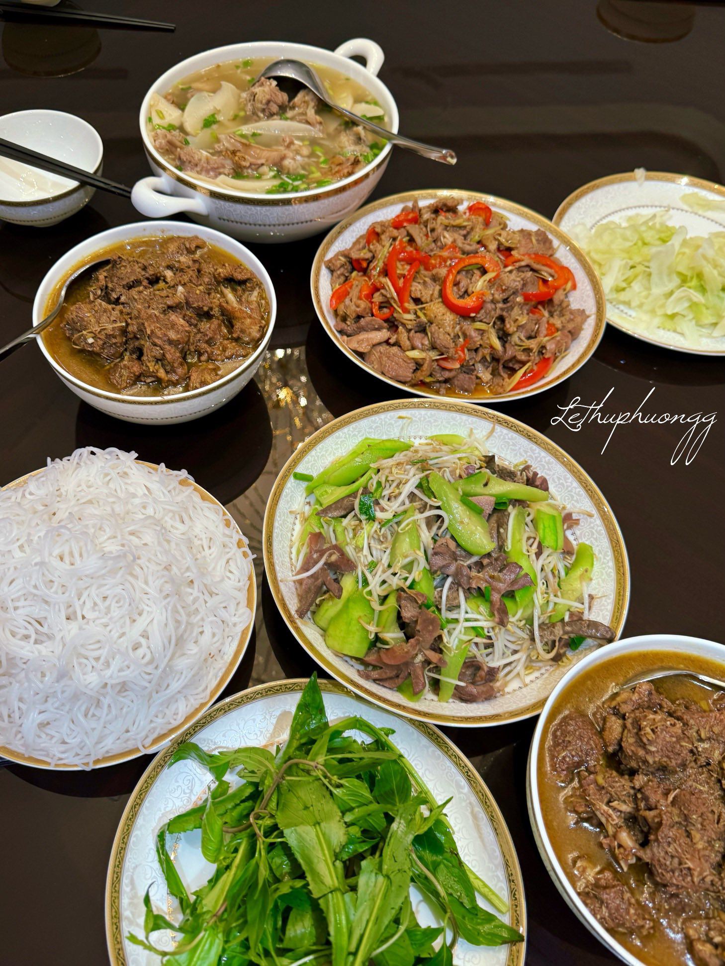 Lườn xào lăn - Đùi cánh nấu rượu mận - Lòng mề xào giá mướp - Xương nấu canh măng