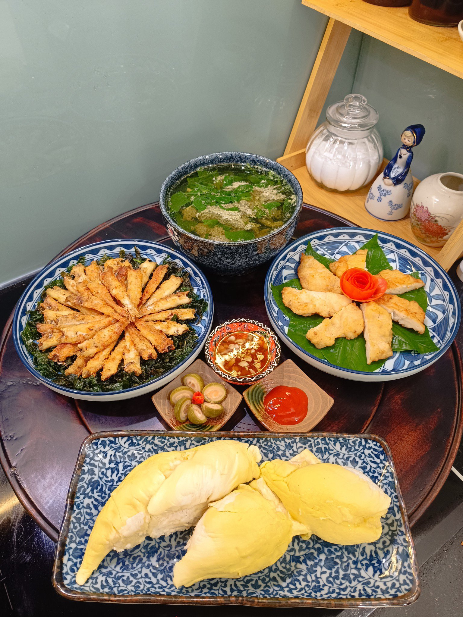 Canh cua - Cá cơm chiên giòn - Chả mực - Sầu riêng