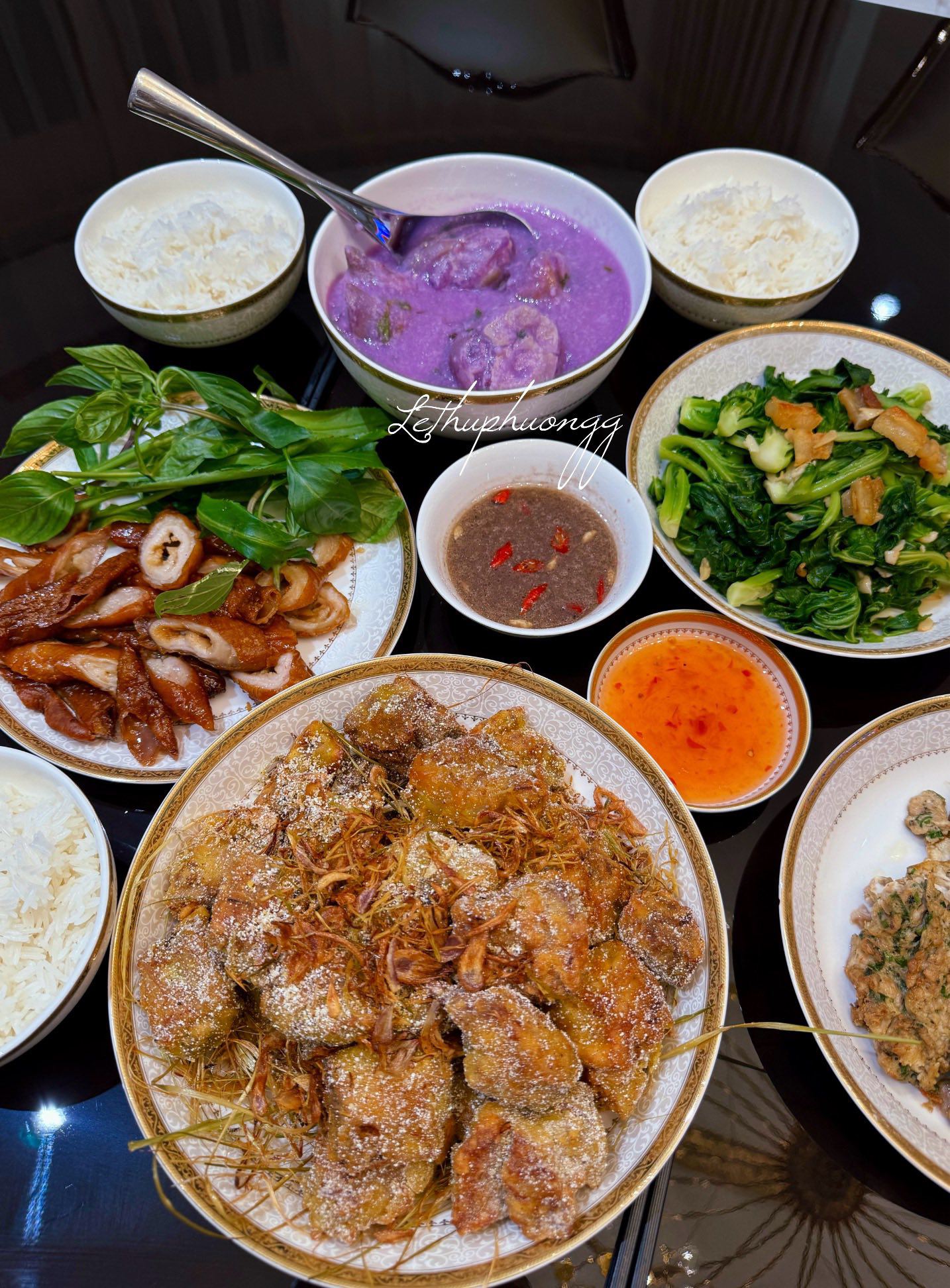 Sườn rang muối - Nõn đuôi chiên - Mầm bắp cải xào tỏi - Canh khoai mỡ móng giò