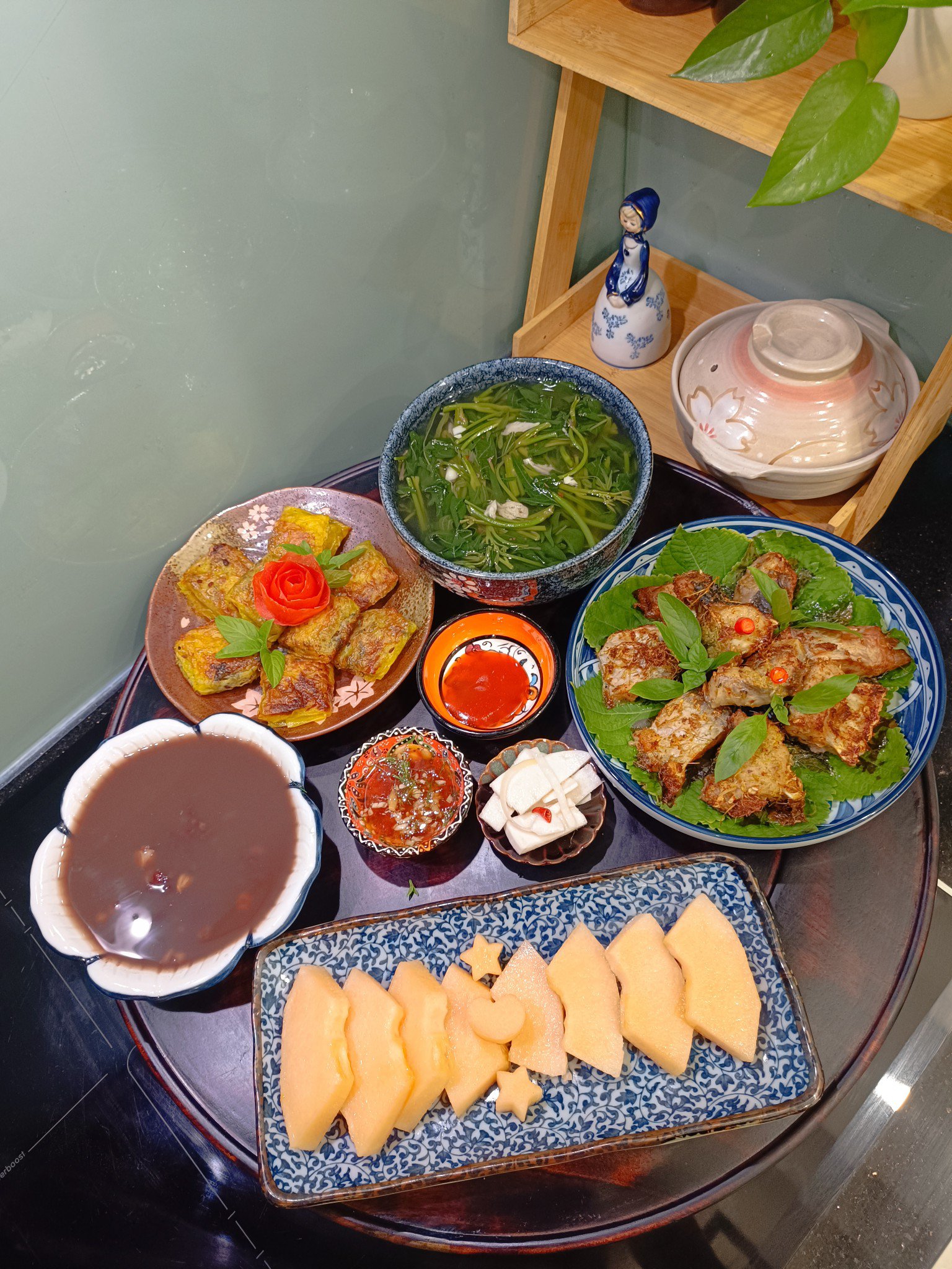 Canh rau khoai lang - Nem cua bể - Chè đỗ đen - Cá lăng nướng giềng - Dưa vàng