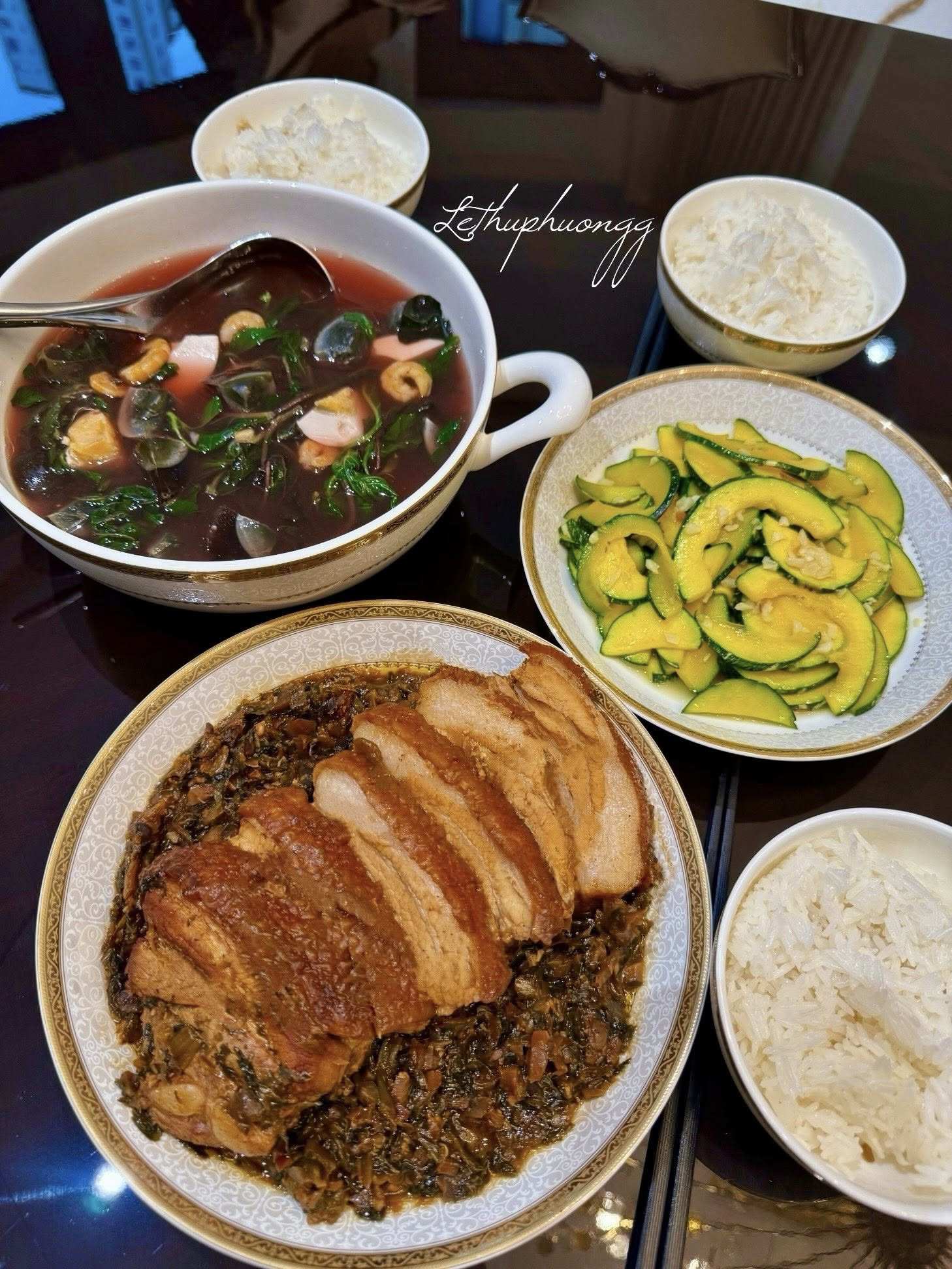 Khâu nhục - Bí non xào tỏi - Canh rau dền trứng bắc thảo, trứng muối