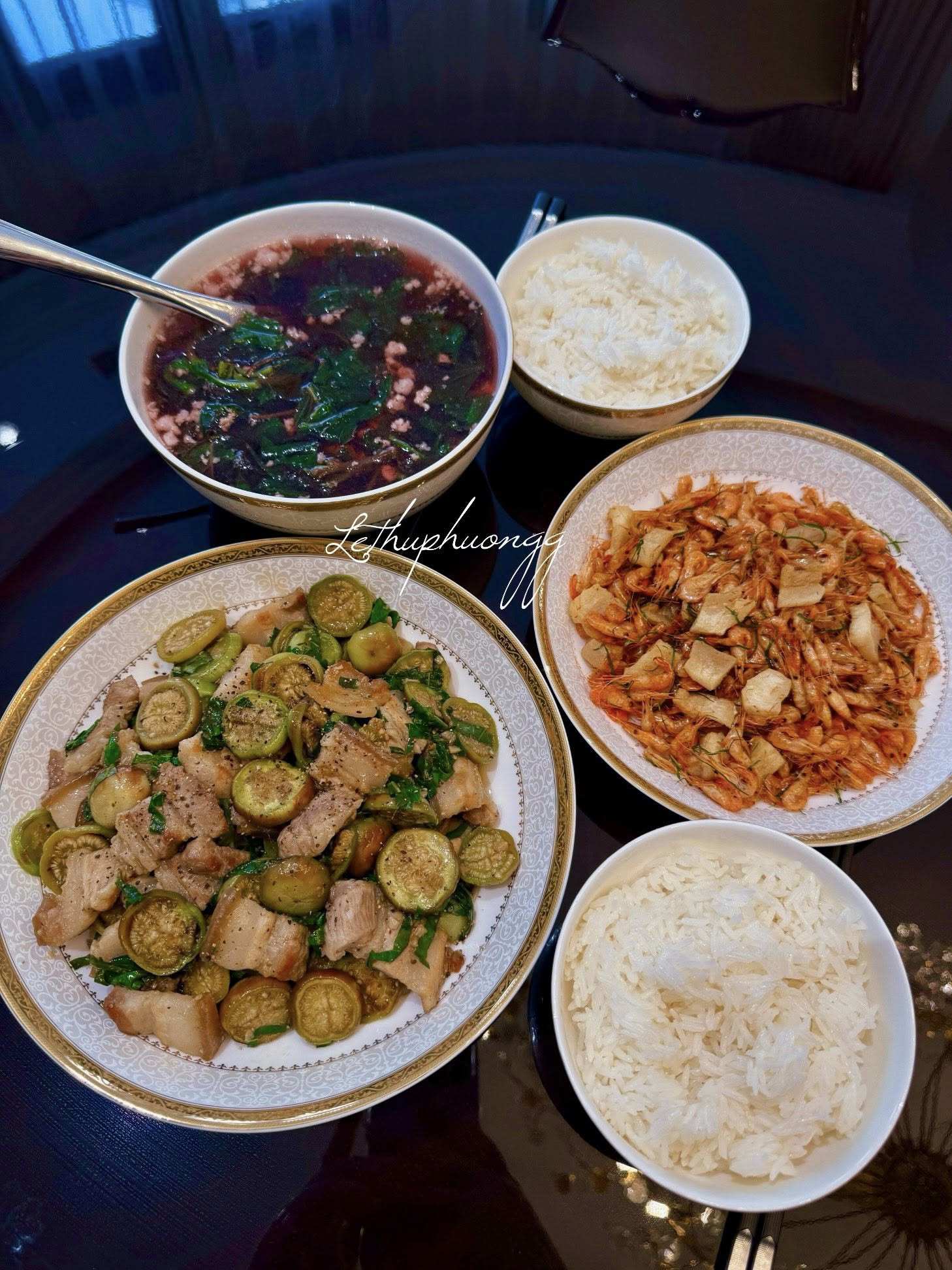 Ba chỉ xào cà pháo - Tép sông rang tóp mỡ, lá chanh - Canh rau dền thịt băm