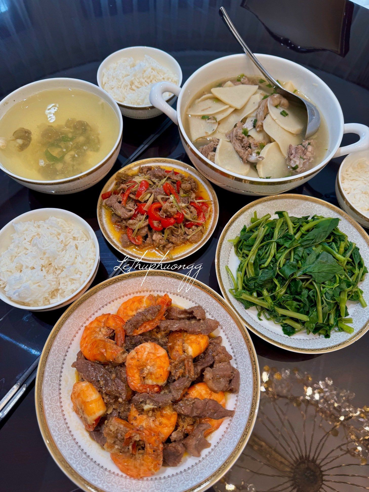 Tôm rim má đào - Ngan xào lăn - Rau muống luộc - Canh măng