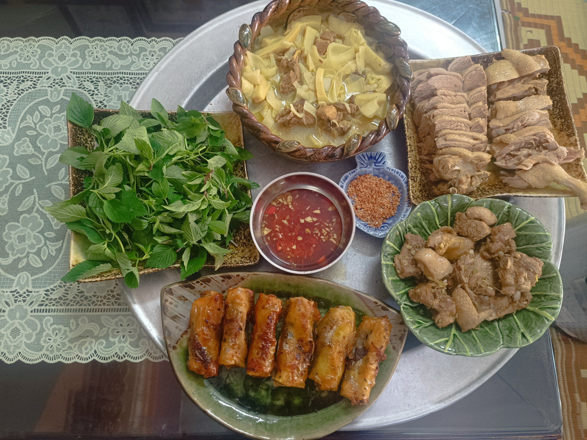 Vịt hấp lá na - Canh măng vịt - Vịt rang sả gừng - Nem rán