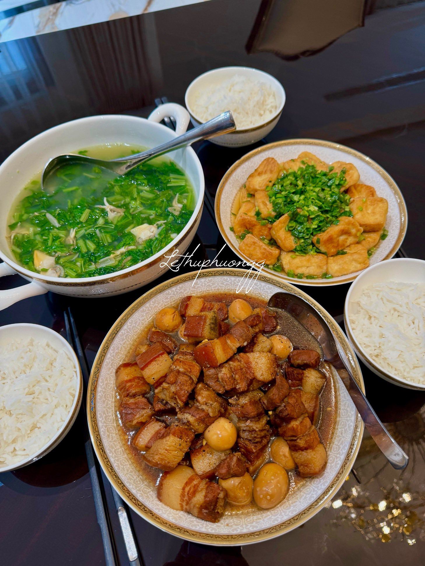 Ba chỉ kho trứng cút - Đậu tẩm hành - Canh cải nấu ngao 2 cùi