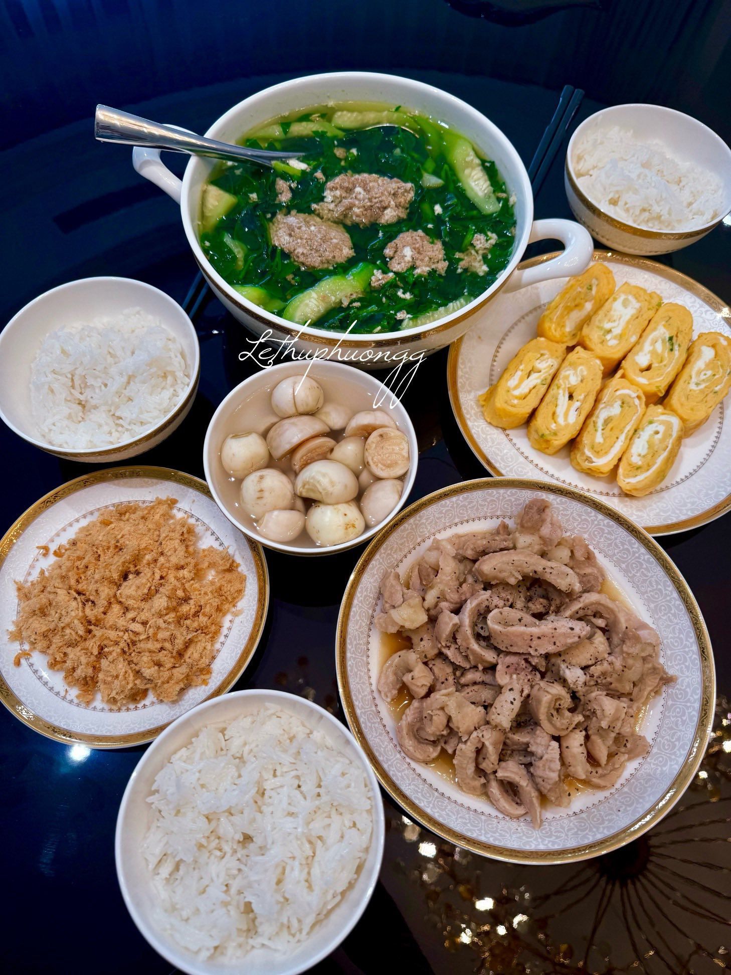 Đế thăn rim mắm - Trứng cuộn - Ruốc tôm - Canh cua mùng tơi