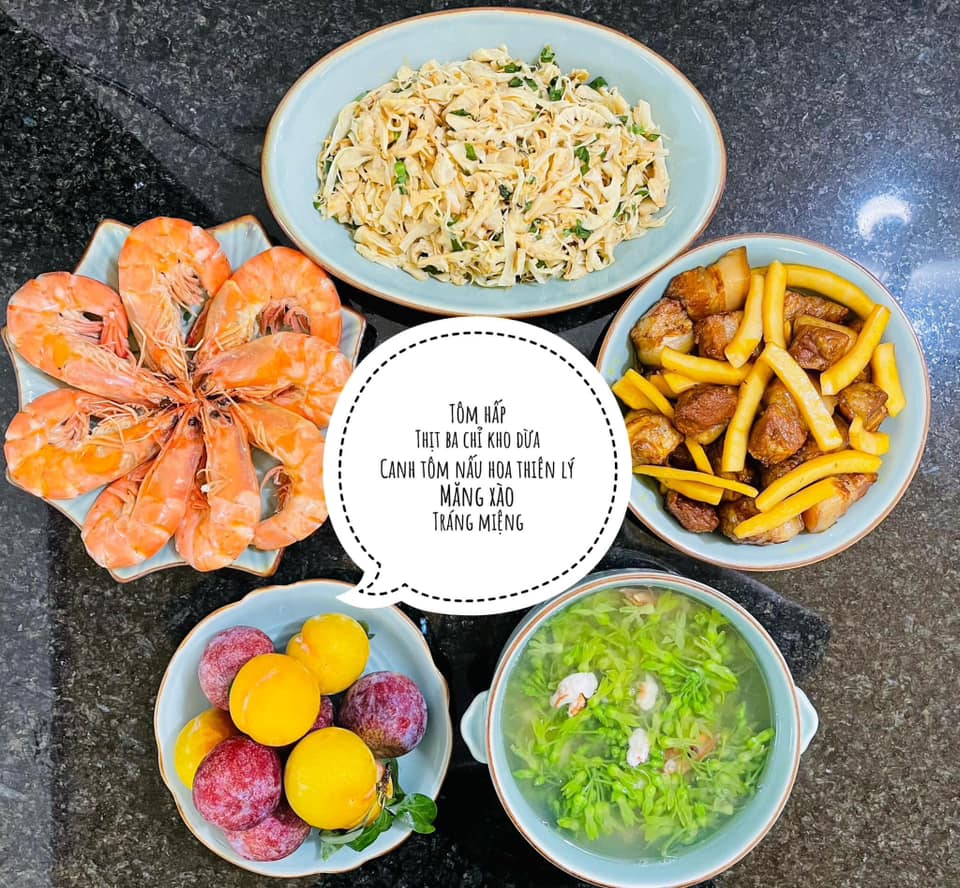 Tôm hấp - Thịt ba chỉ kho dừa - Măng xào - Canh tôm nấu hoa thiên lý